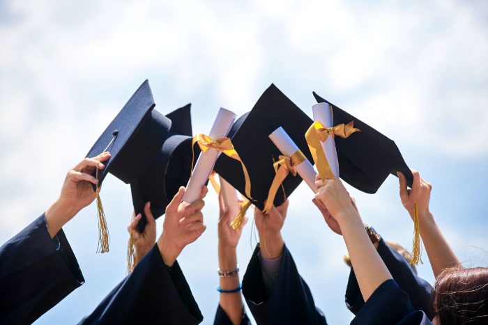 Graduate School Borrowing: Unique Challenges and Impacts - ScholarNet